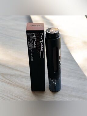 NEW MAC Studio Fix Every-Wear All-Over Face Pen Shade NW60 Concealer Matte